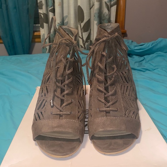 Camel Green Bootie Heels - Picture 1 of 5